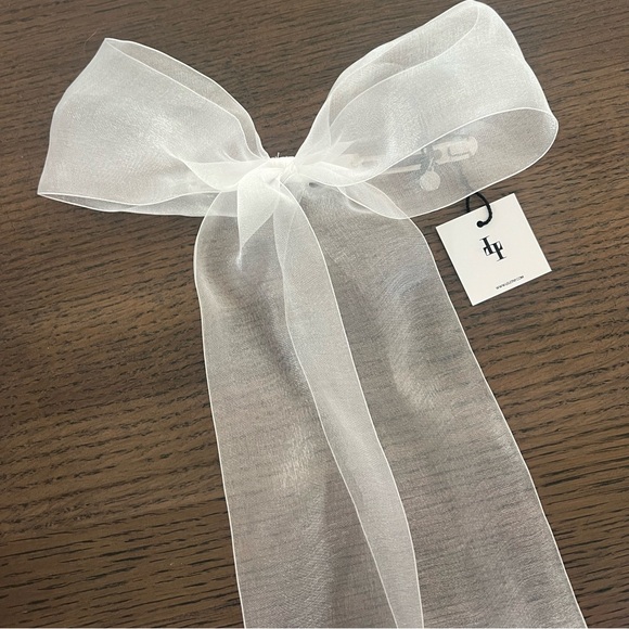 New With Tags Lelet Bow White - Picture 2 of 2